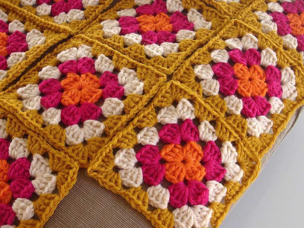 Knitted granny square blanket pattern