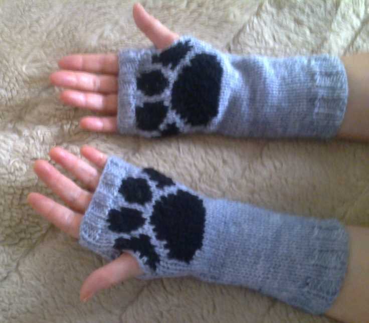 Paw print knitting pattern