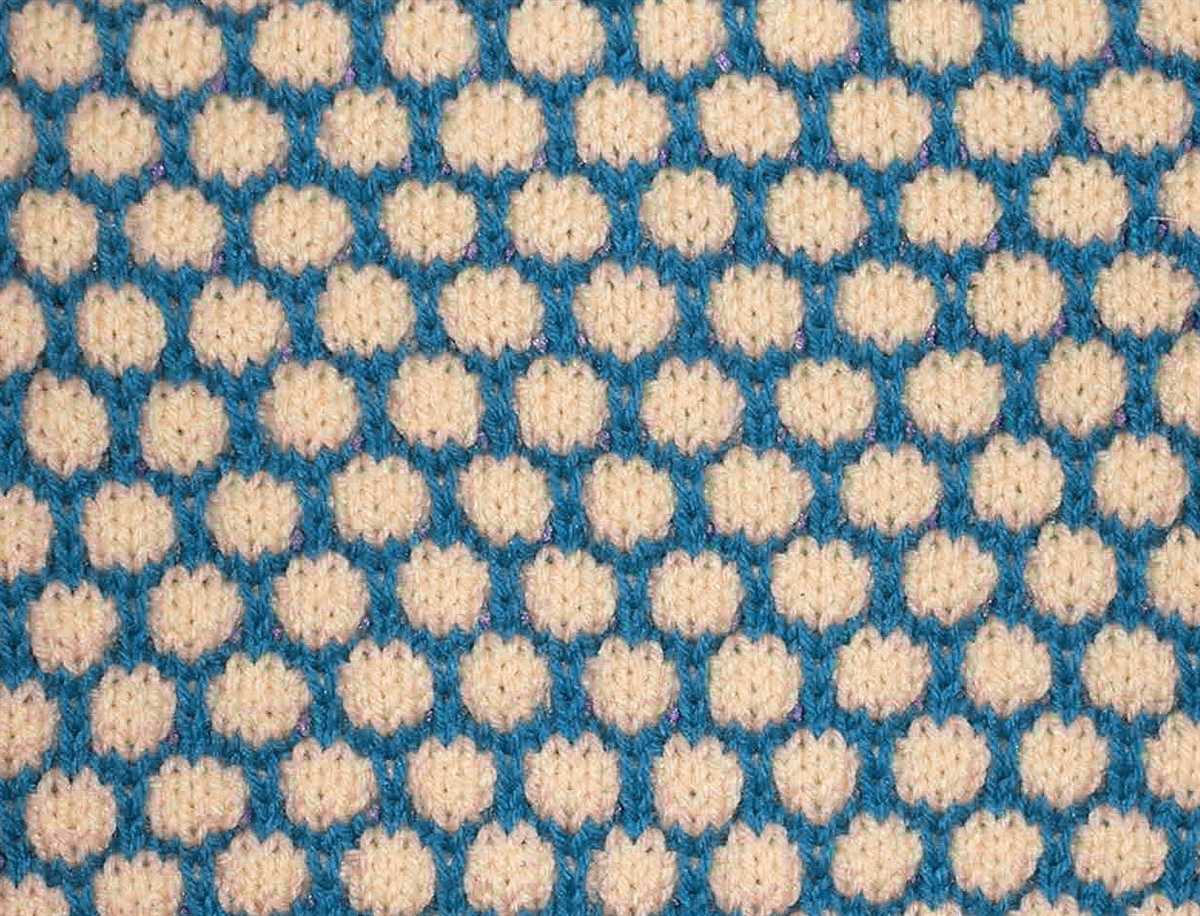 Knitting patterns using two colors