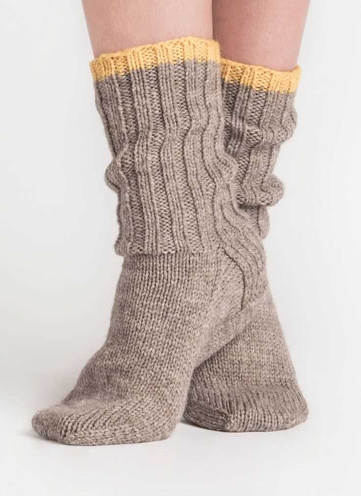 Woolen socks knitting pattern