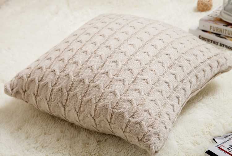 Knitted envelope cushion cover pattern