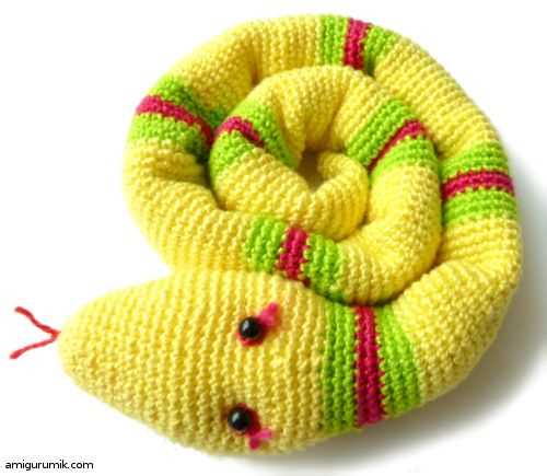 Small knitted snake pattern free