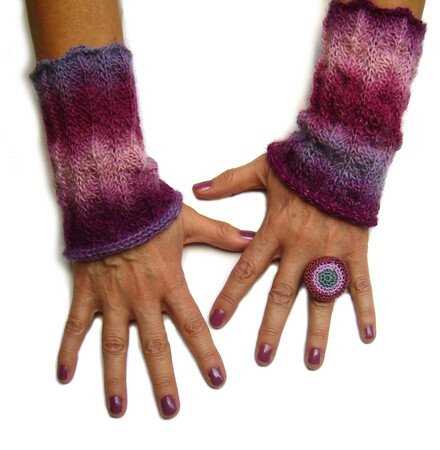 Free knitting pattern for wrist warmers uk