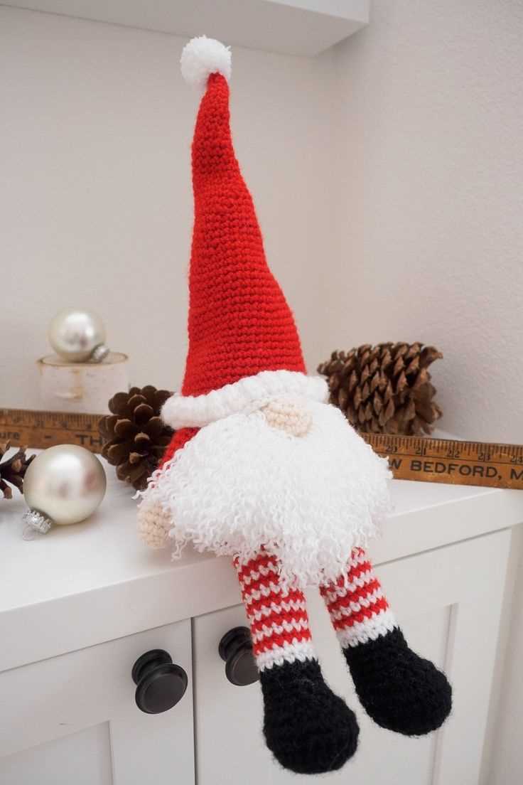 Knitted santa gnomes pattern