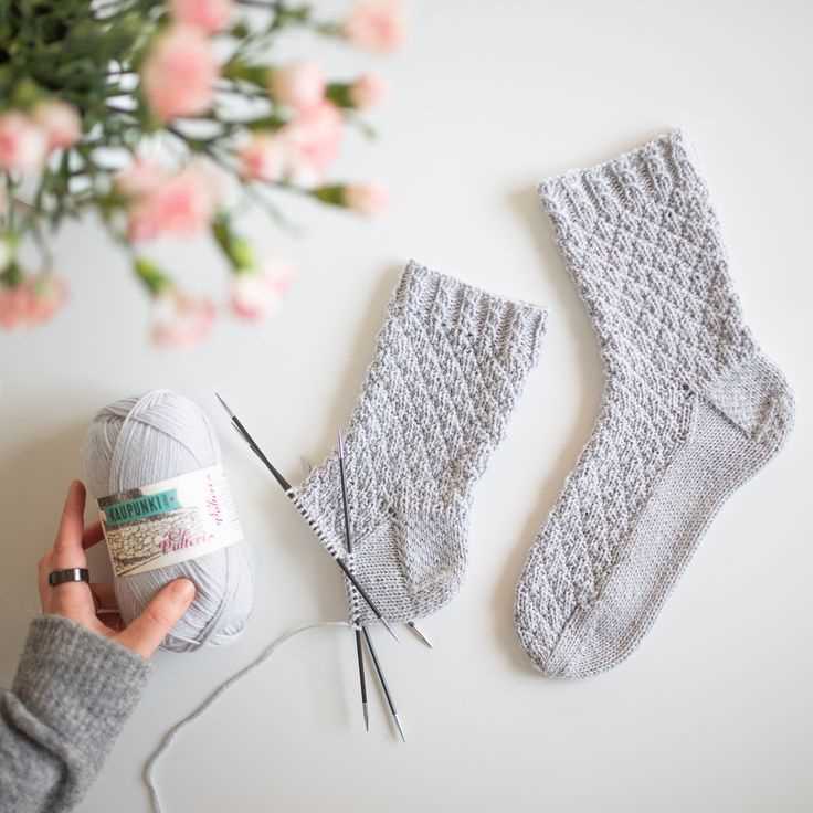 Knitted lace socks free pattern