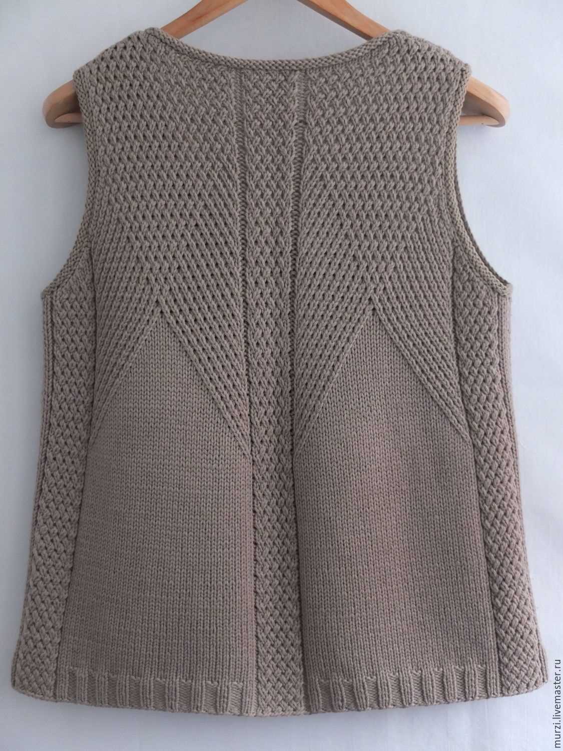 Knit patterns for vests in one piece