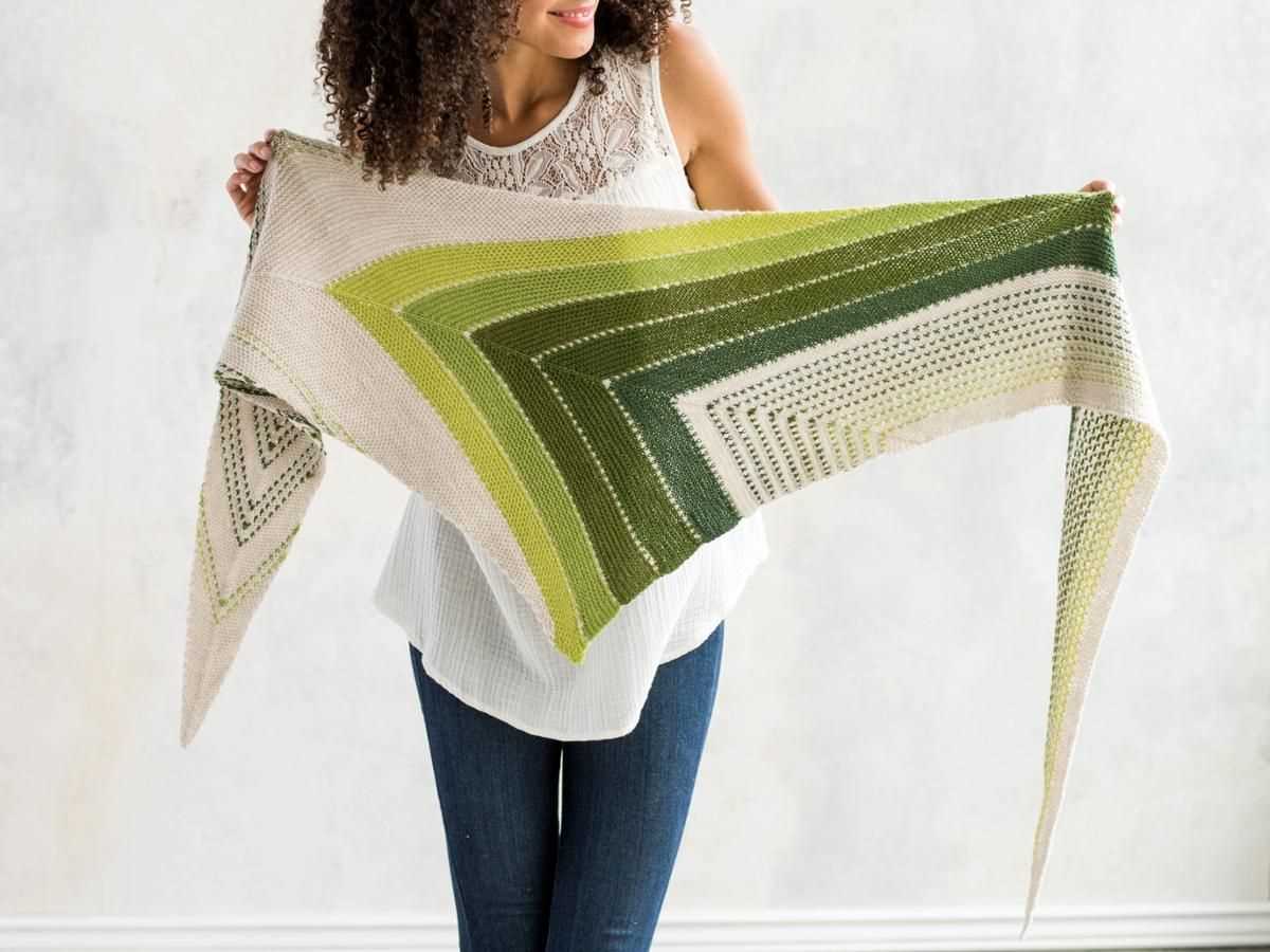 Knit shawl with pockets pattern