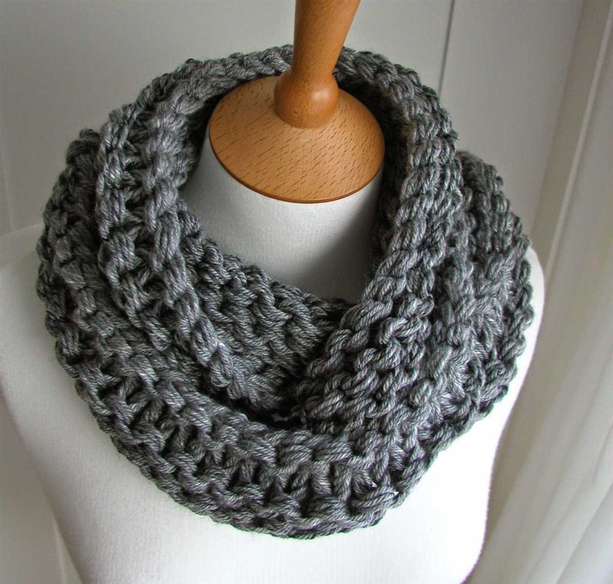 Knit infinity scarf in the round pattern