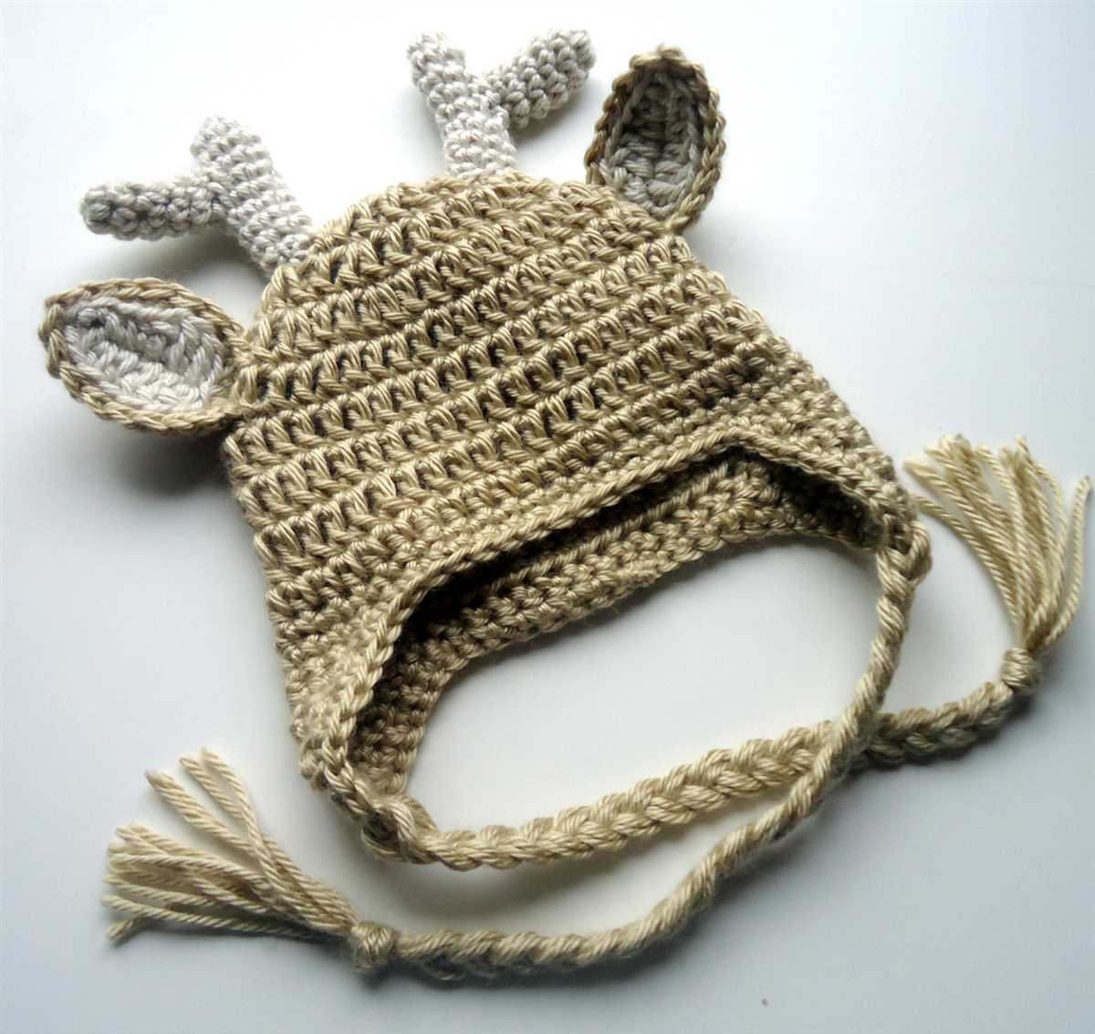 Knitted antlers pattern