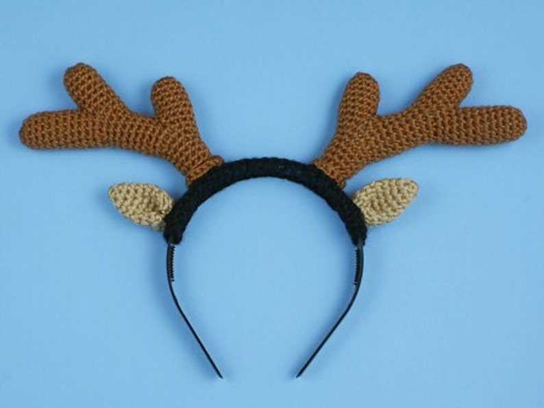 Knitted antlers pattern