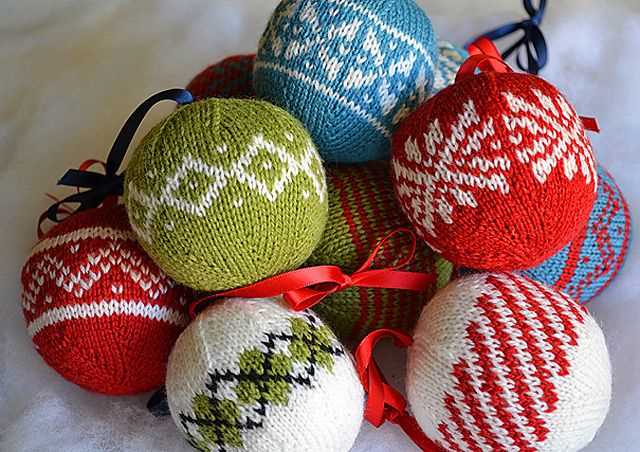 Knitted christmas ball ornaments patterns