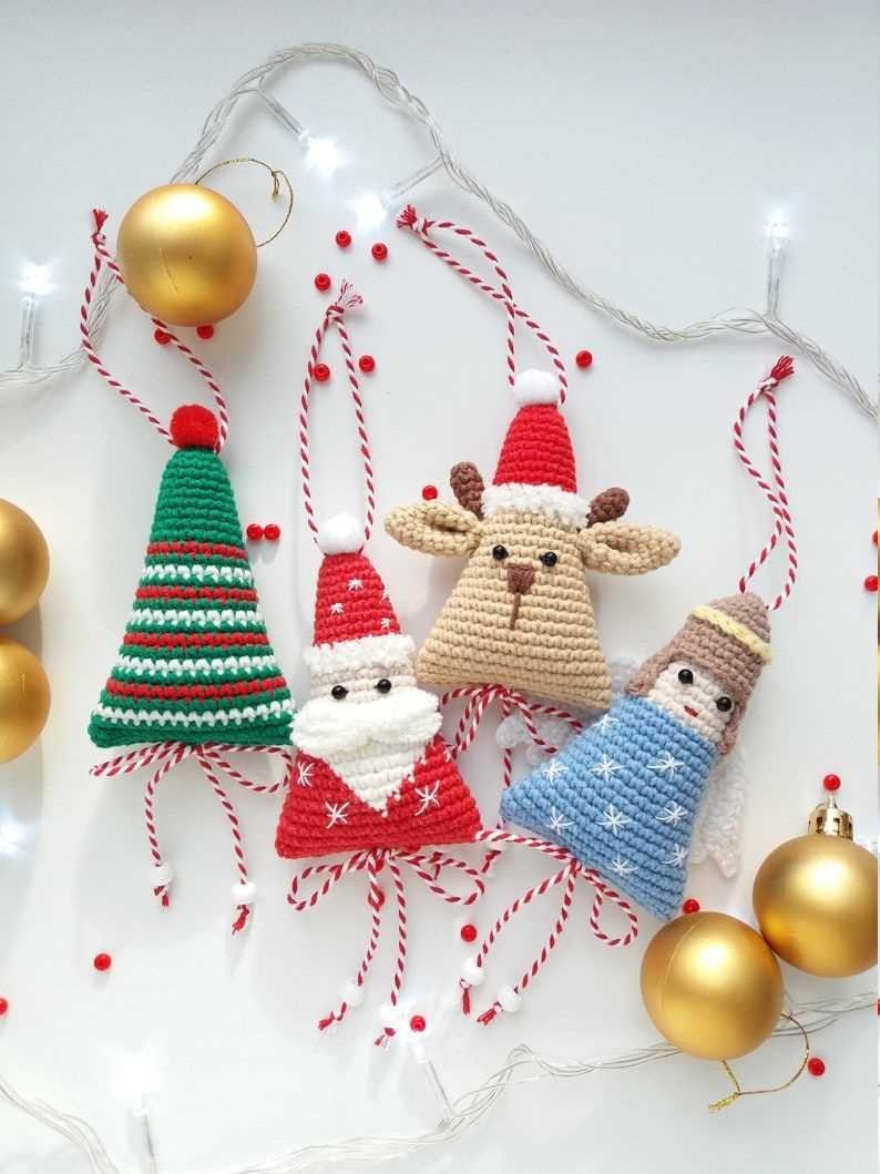 Knitted christmas tree garland pattern