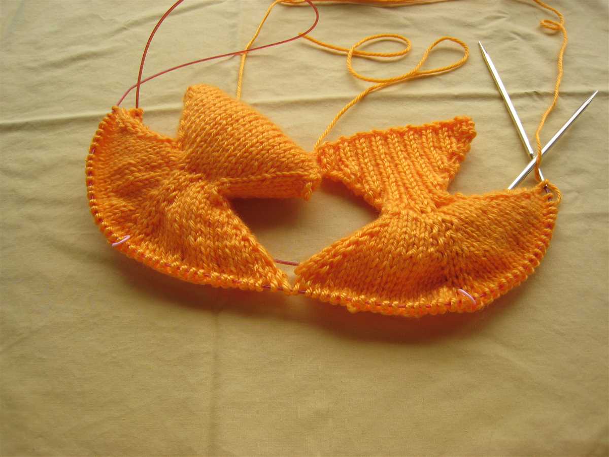 Knitted goldfish pattern