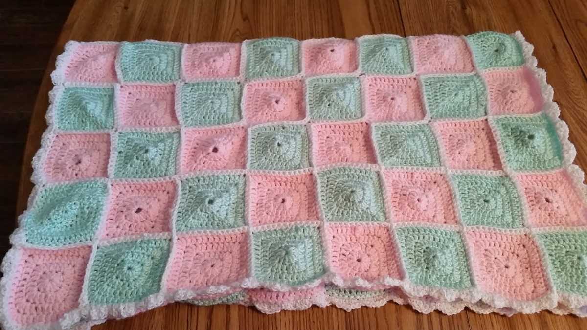 Knitted granny square blanket pattern