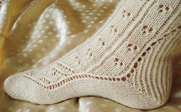 Knitted lace socks free pattern