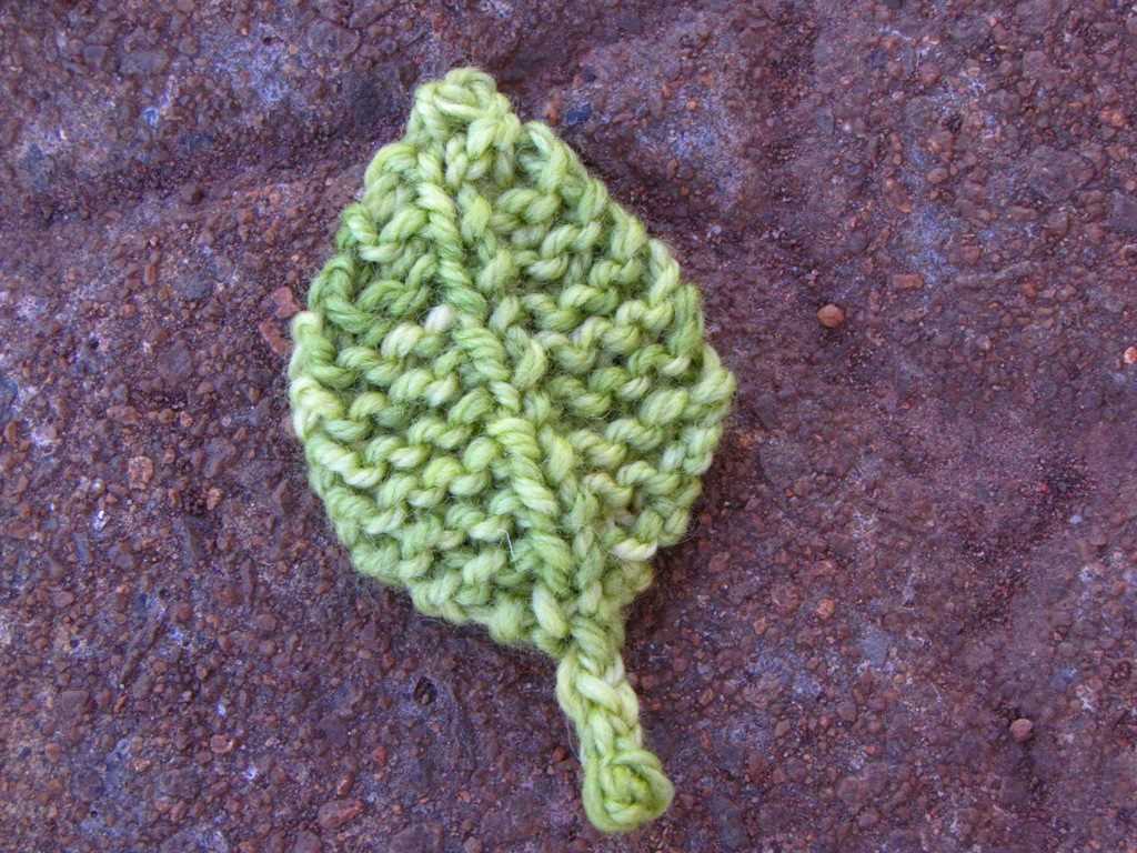 Knitted leaf pattern free