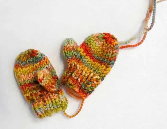 Knitted mitten christmas ornament pattern