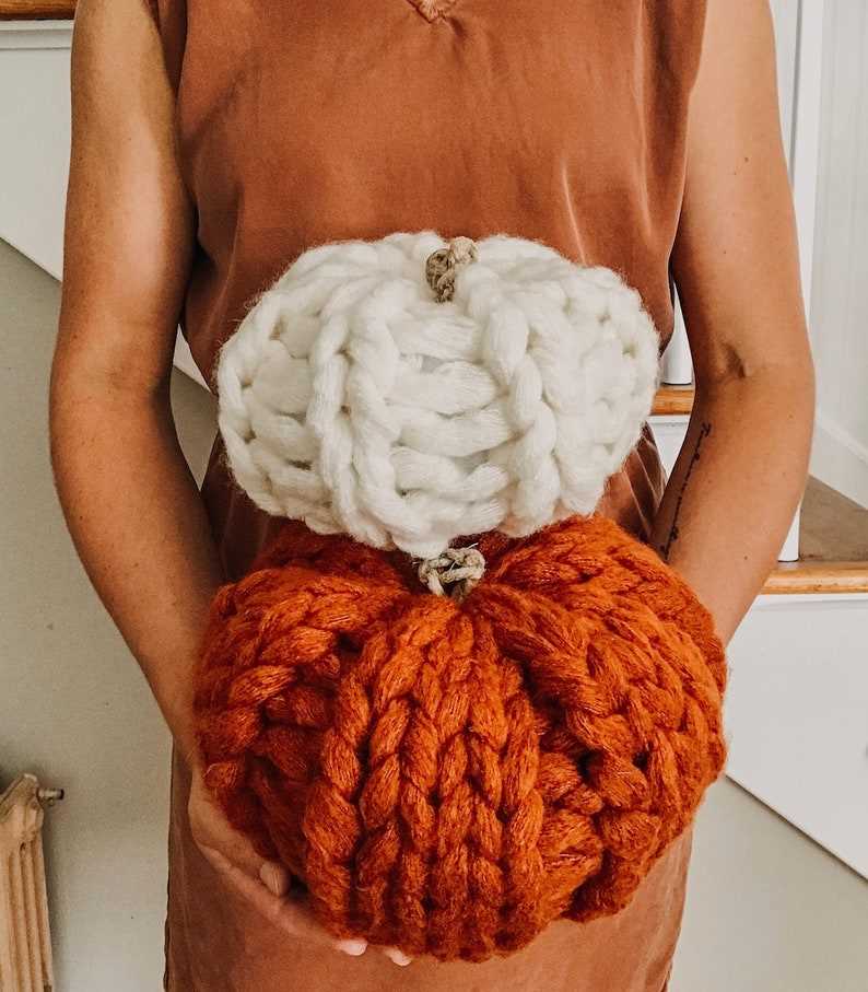 Knitted pumpkin pattern chunky yarn