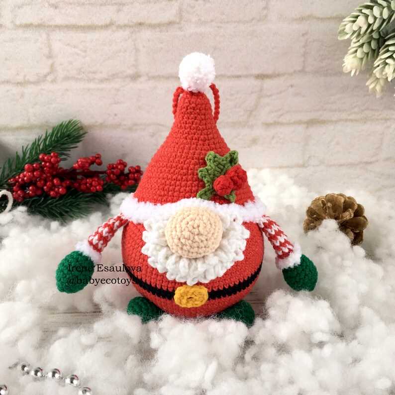 Knitted santa gnomes pattern