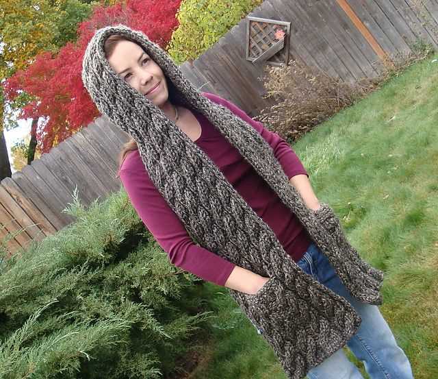 Knitted shawl with pockets pattern