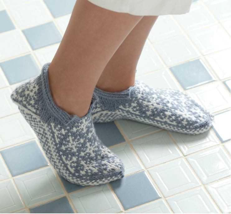 Knitted slipper socks pattern