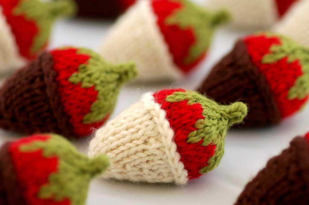 Knitted strawberry pattern free