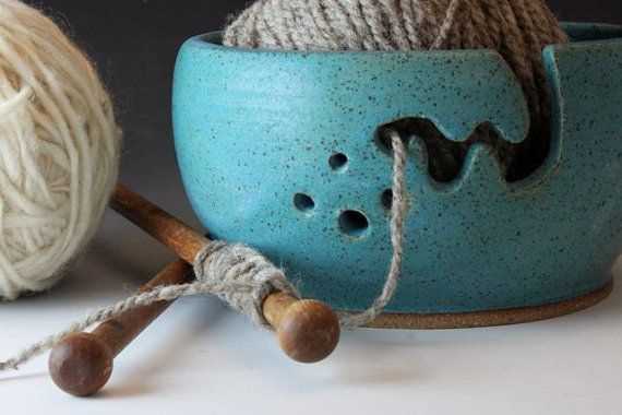 Knitted yarn bowl pattern