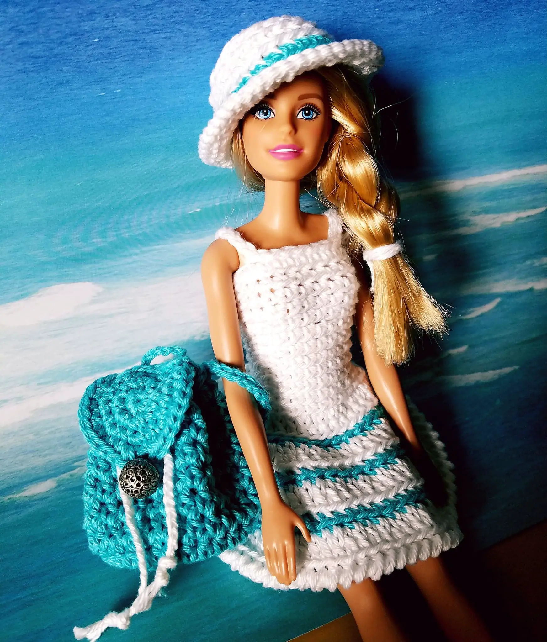 Knitted barbie hat pattern