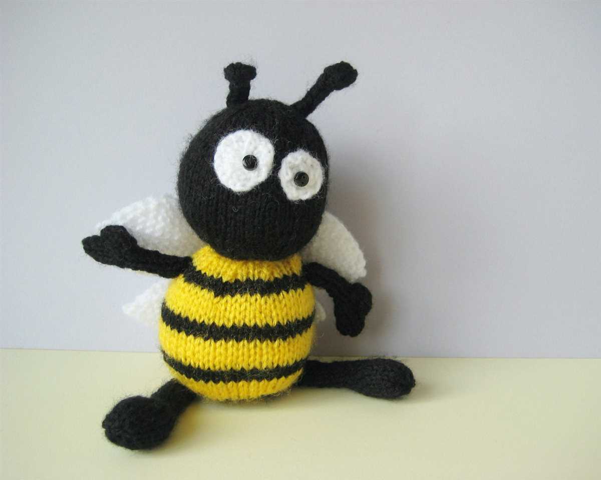 Knitted bee pattern