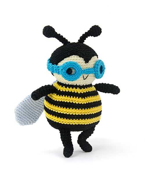 Knitted bee pattern