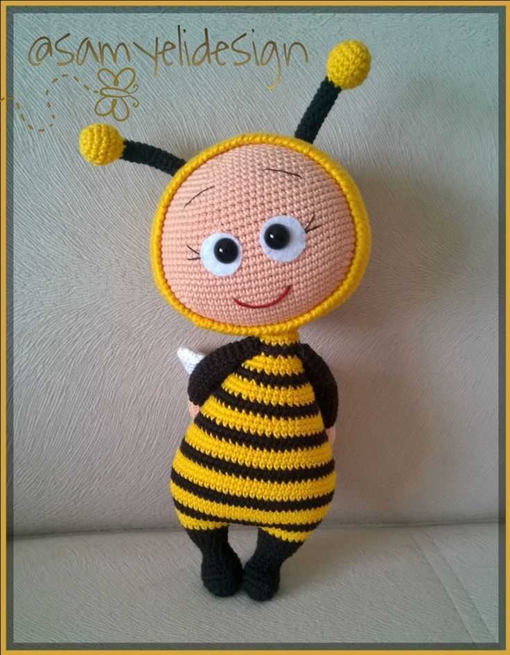 Knitted bee pattern