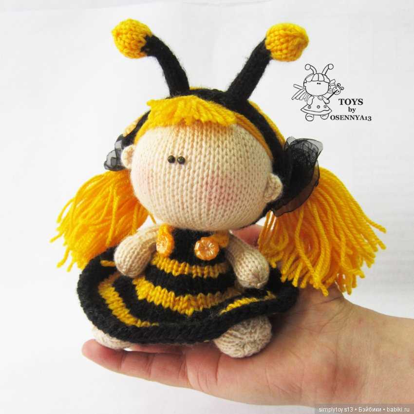 Knitted bee plush pattern