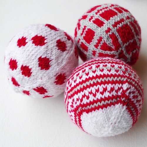 Knitted christmas balls free pattern