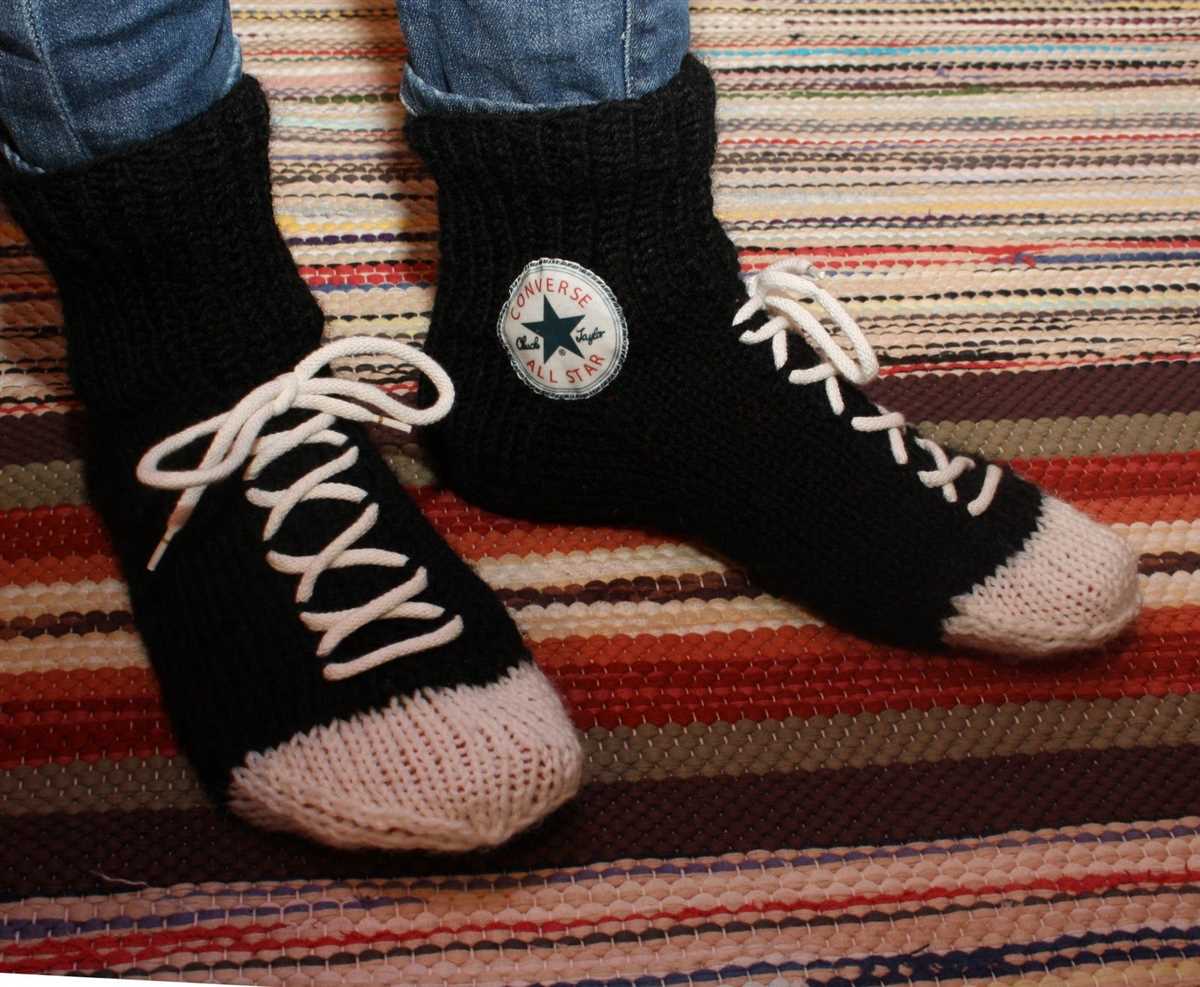 Knitted converse shoes pattern