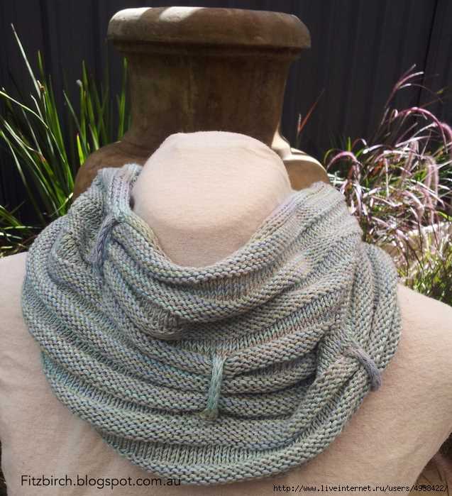 Knitted cowl scarf pattern