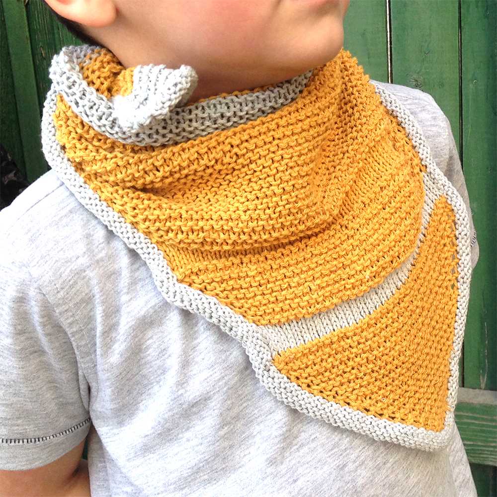 Knitted cowl scarf pattern