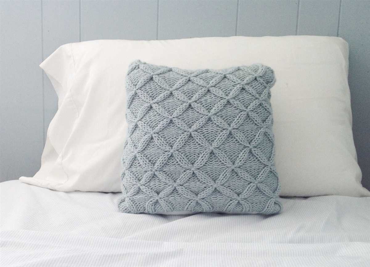 Knitted cushion patterns with buttons