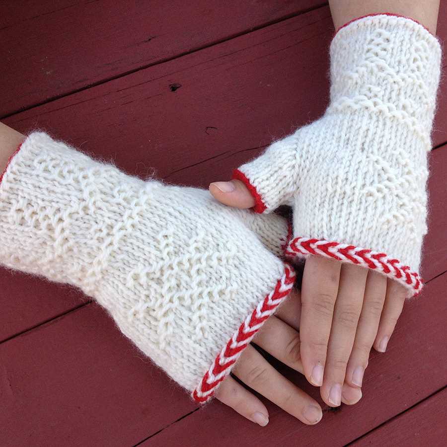 Knitted fingerless mitts pattern