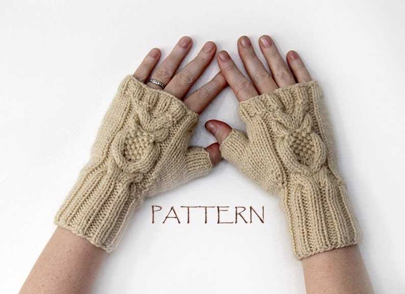 Knitted fingerless mitts pattern