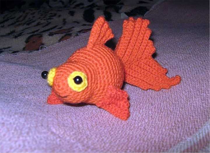 Knitted goldfish pattern