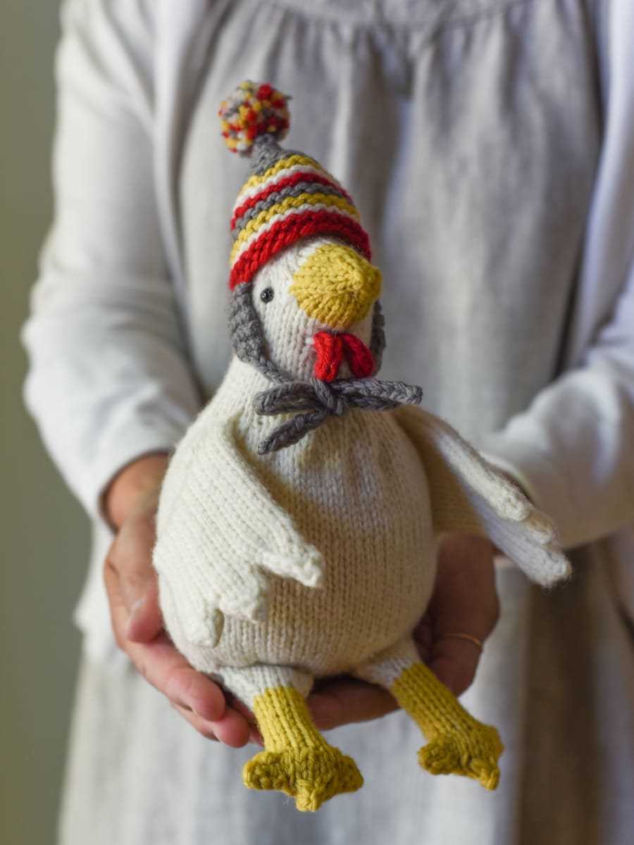 Knitted hen pattern free