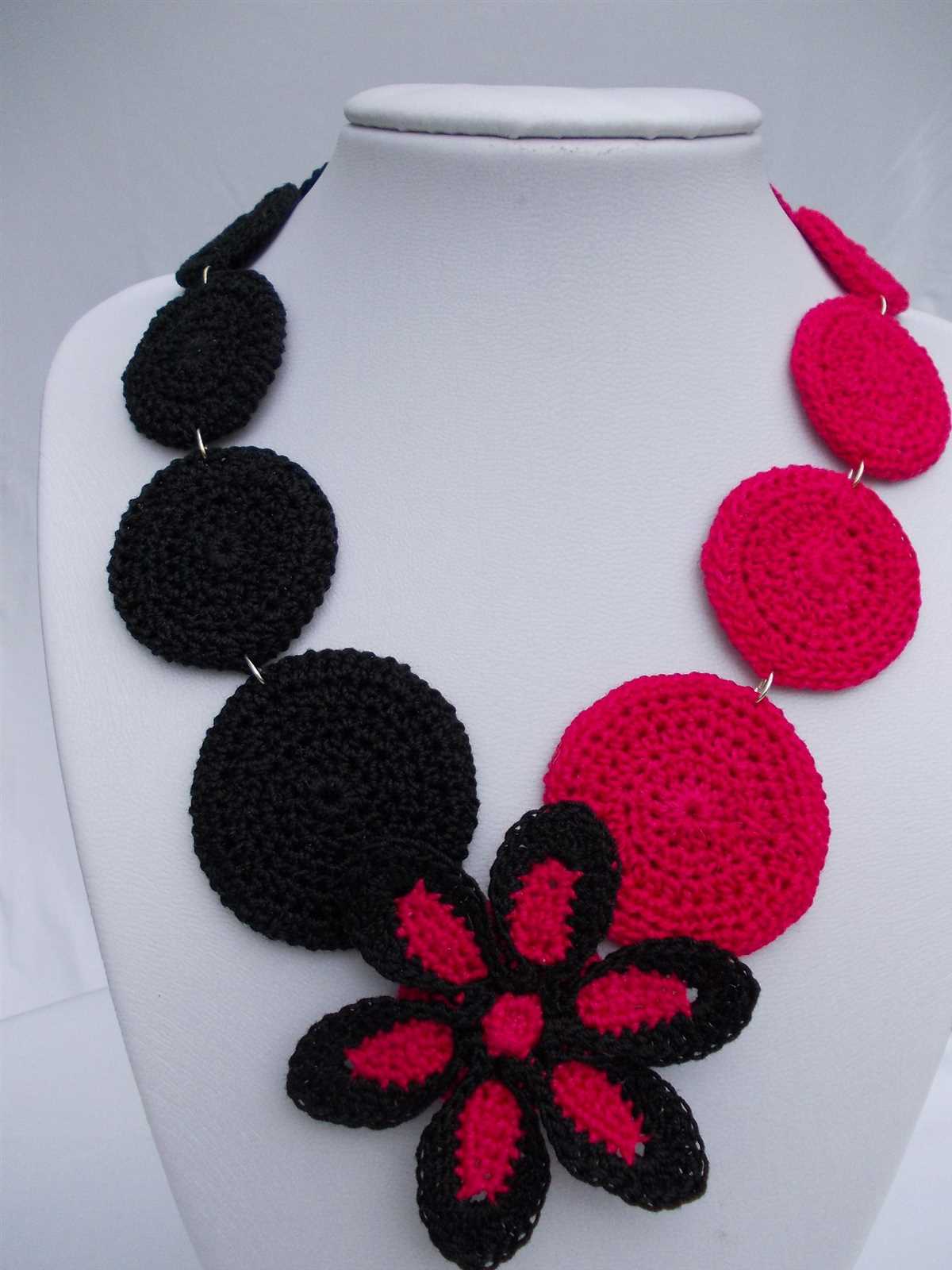 Knitted necklace pattern