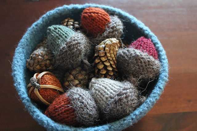 Knitted pine cone pattern