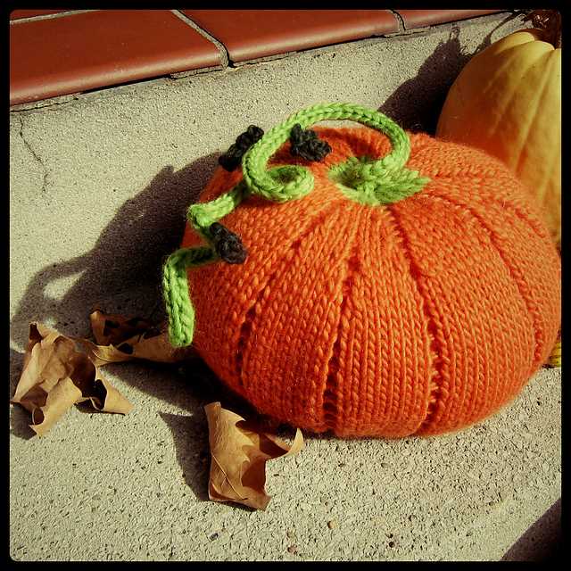 Knitted pumpkin pattern chunky yarn