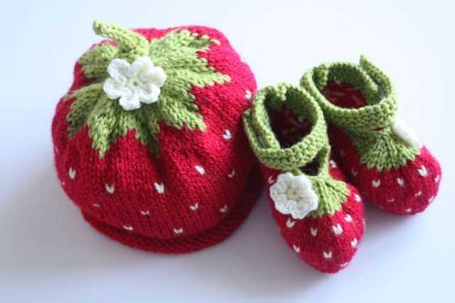 Knitted strawberry pattern free