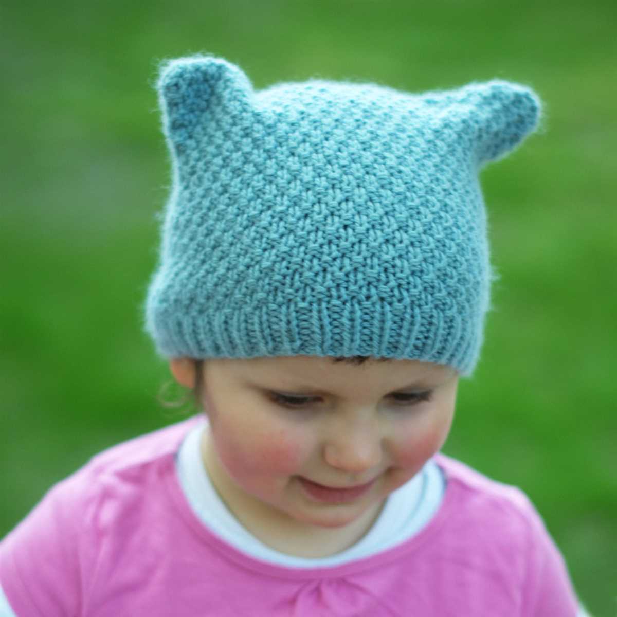 Knitting pattern for hat with ears