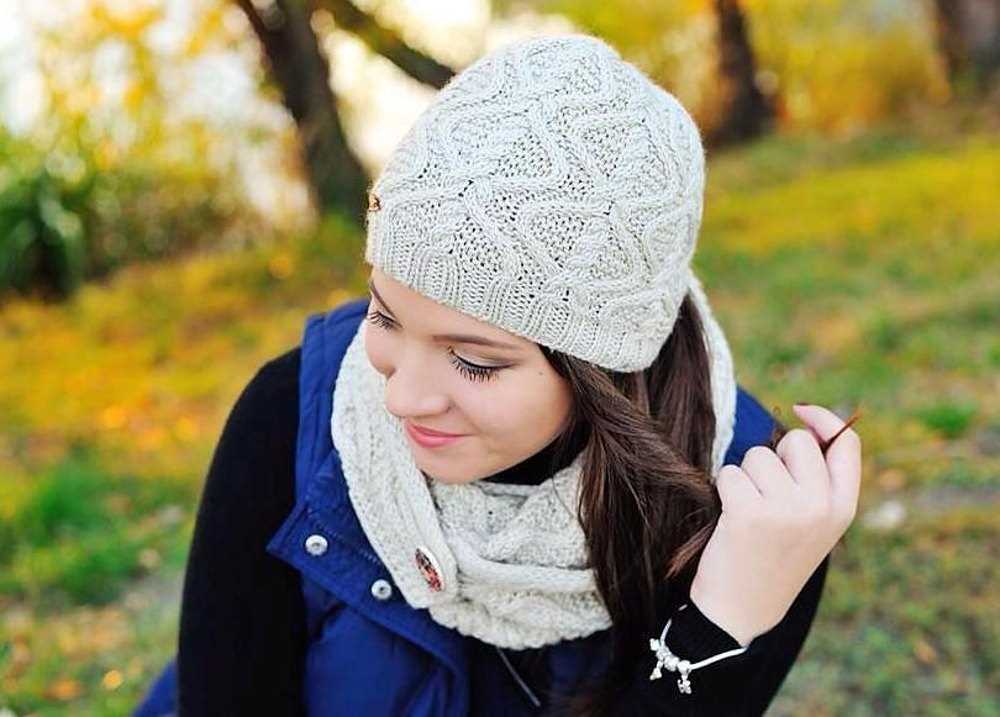 Knitting pattern for hat with scarf attached