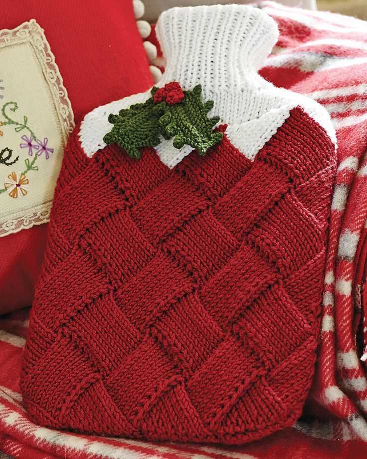 Knitting pattern for holly leaves and berries