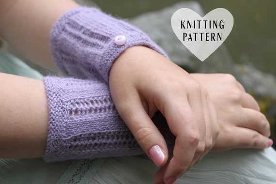 Knitting pattern for wrist warmers with thumb