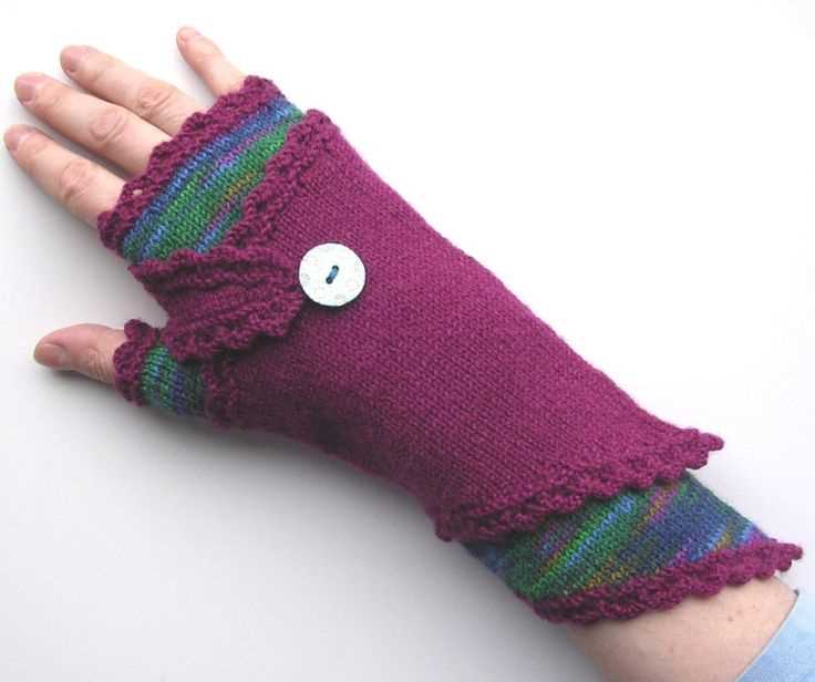 Knitting pattern for wrist warmers with thumb